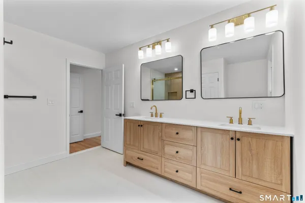 $769,500 | 35 Elberta Avenue, Trumbull, CT 06611