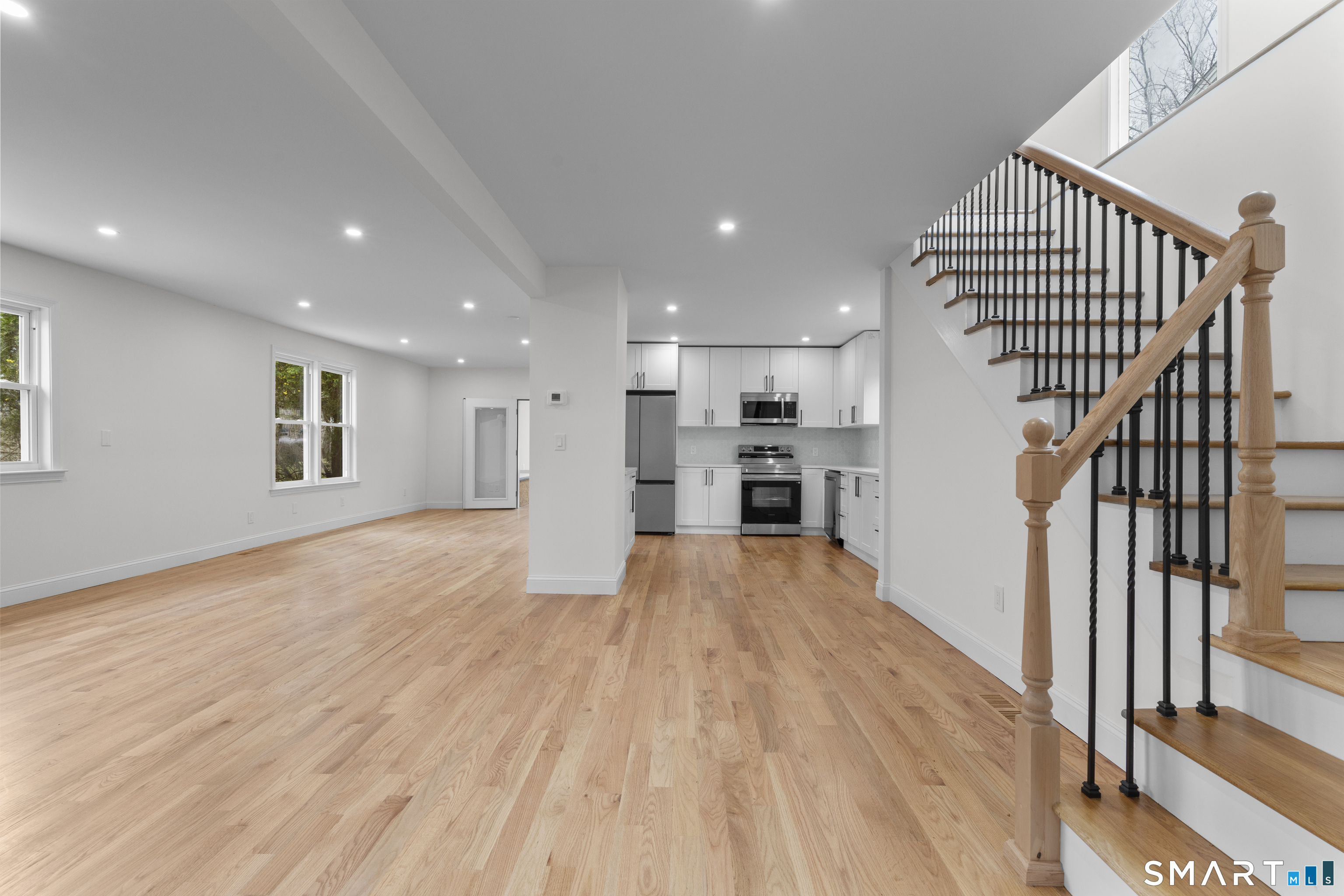 35 Elberta Avenue Trumbull, CT 06611 - Photo 4 of 41