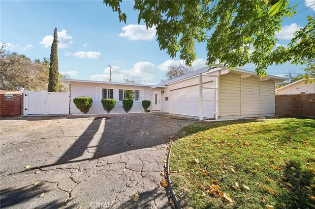 $2,890 | 706 Woodgate Street, Lancaster, CA 93534