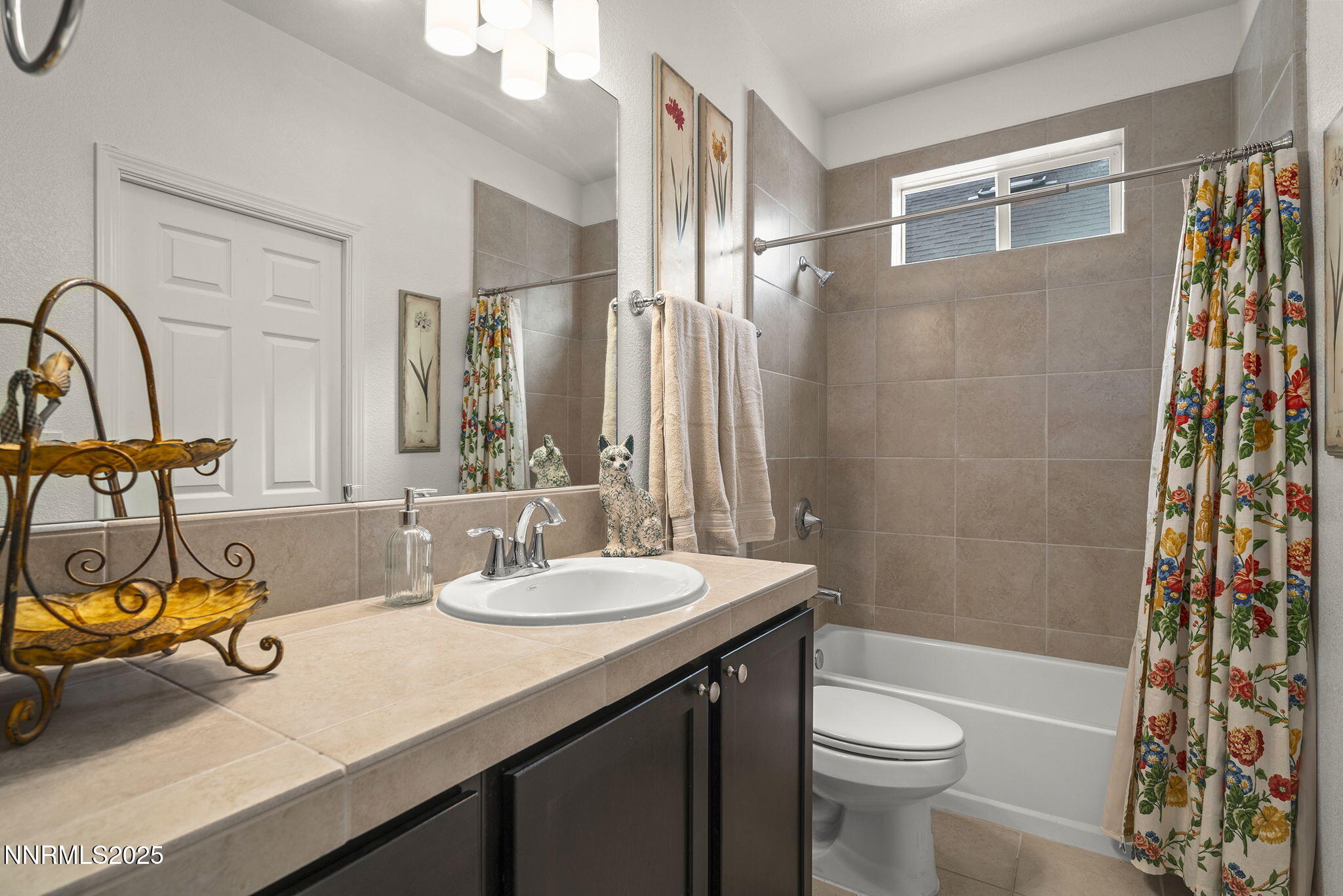 985 Floral Ridge Way Sparks, NV 89436 - Photo 19 of 24 a bathroom with a sink toilet and shower