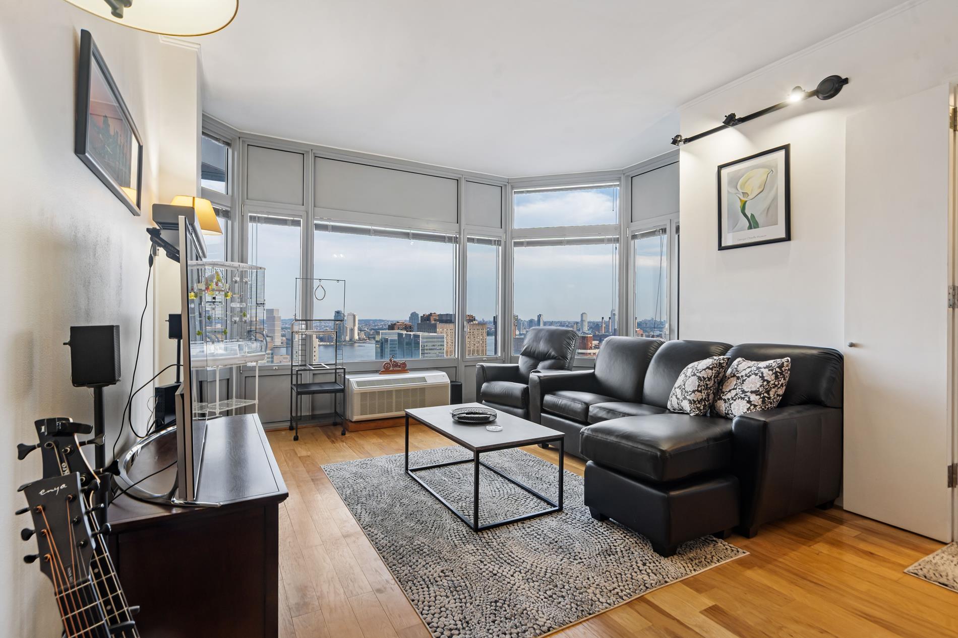 200 East 32nd Street, Unit 32A Manhattan, NY 10016 - Photo 2 of 18 Living Room