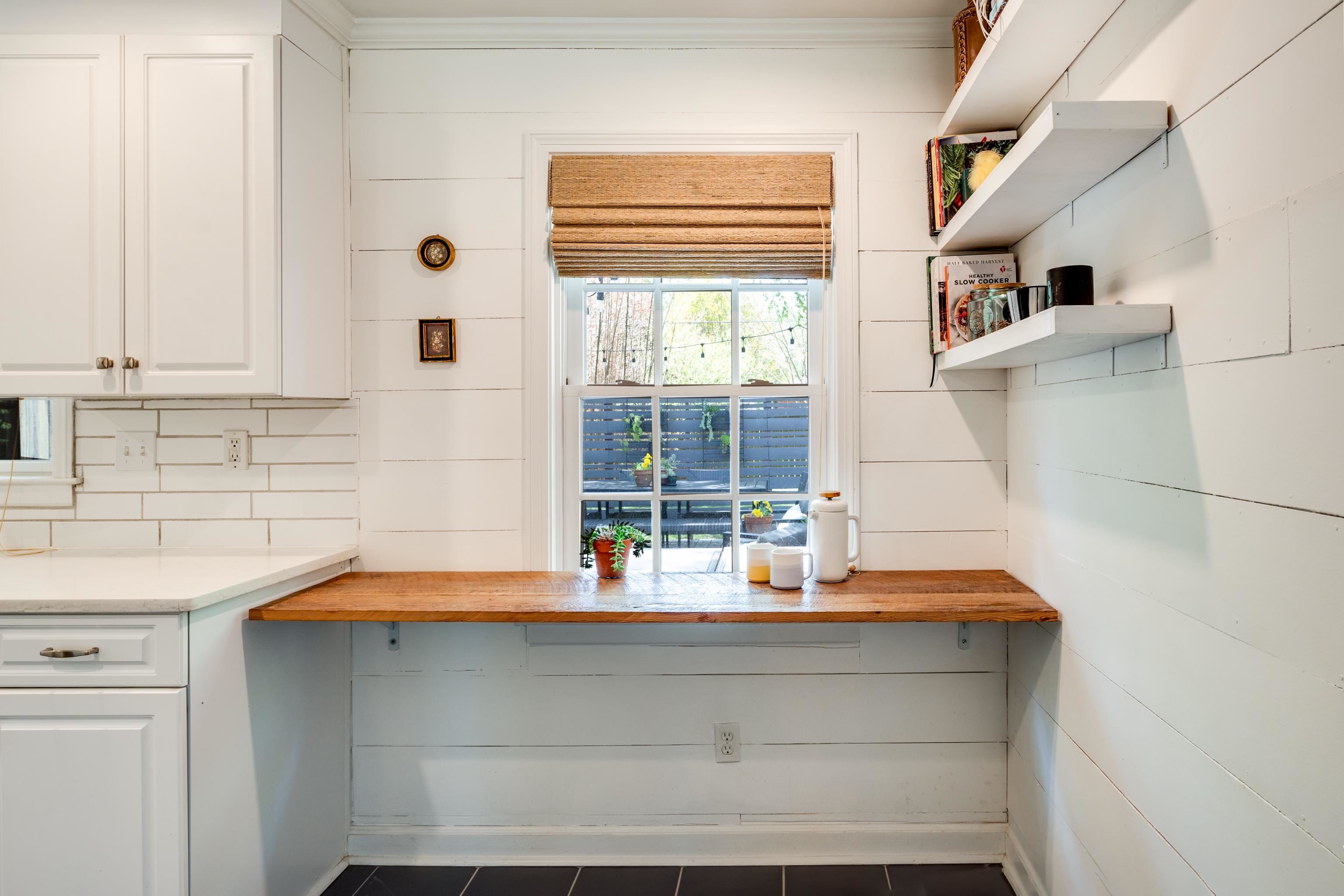 1089 West Perkins Road Memphis, TN 38117 - Photo 11 of 25 a kitchen with a sink and a window