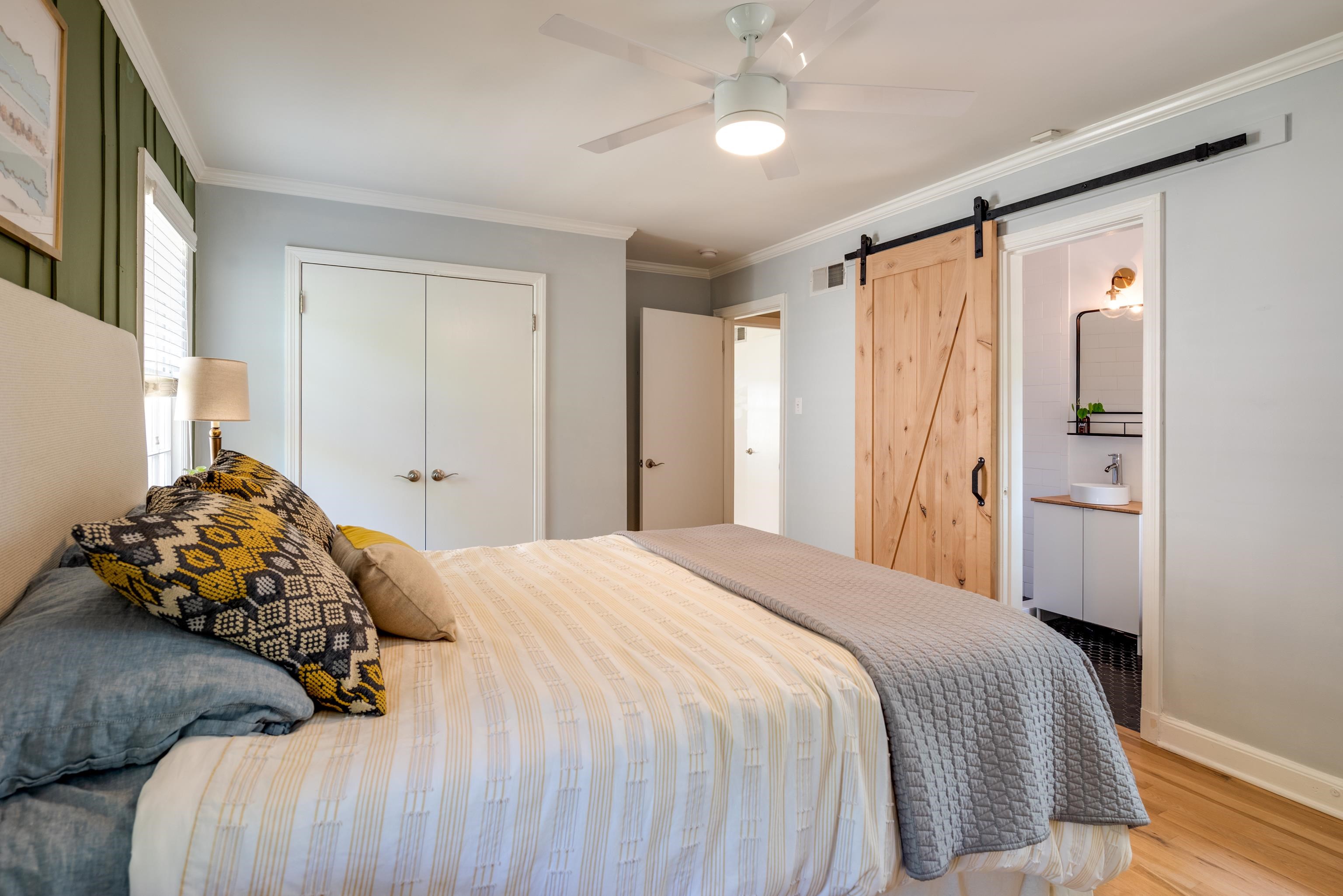 1089 West Perkins Road Memphis, TN 38117 - Photo 15 of 25 a bedroom with a bed and a window