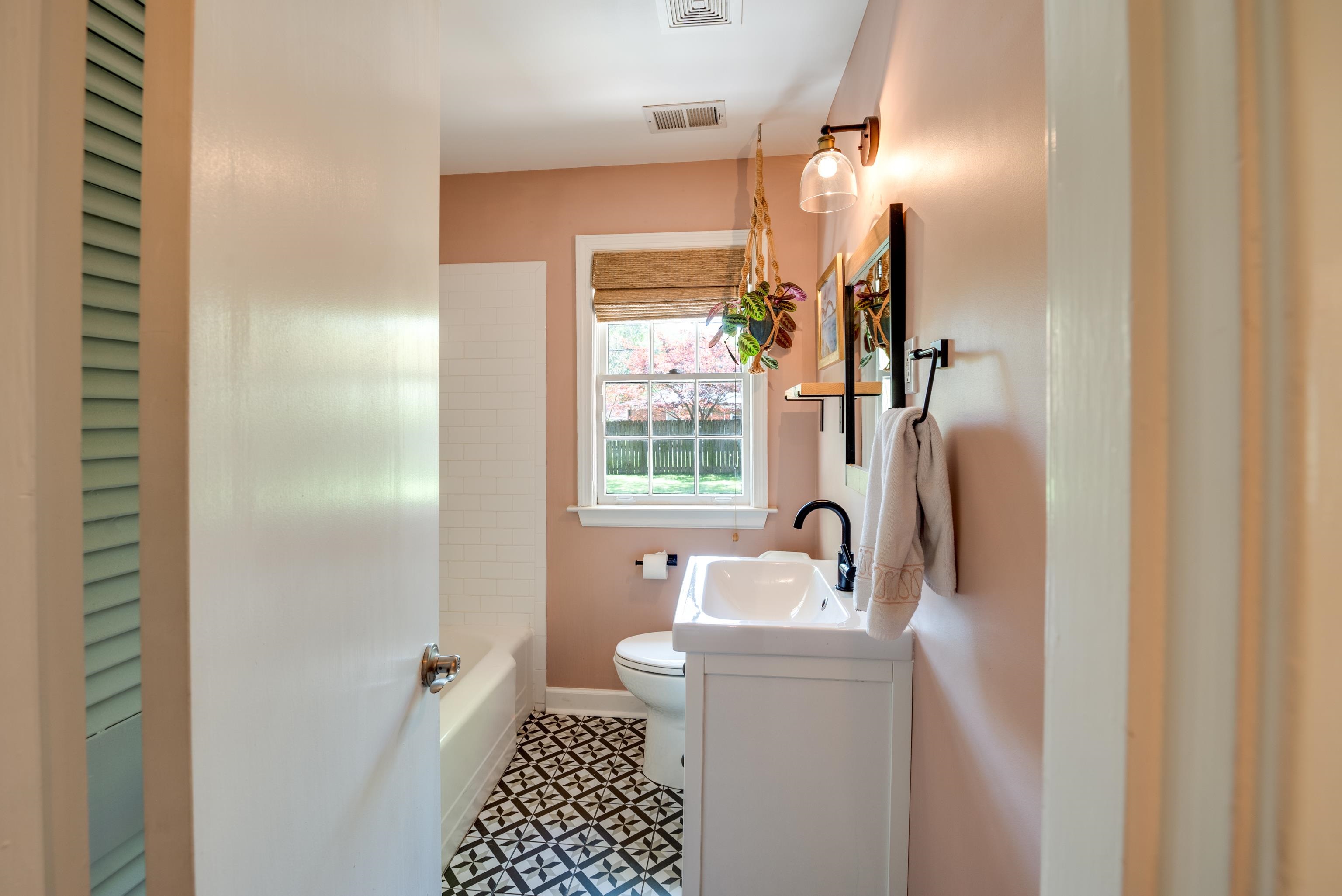 1089 West Perkins Road Memphis, TN 38117 - Photo 18 of 25 a bathroom with a sink toilet and shower