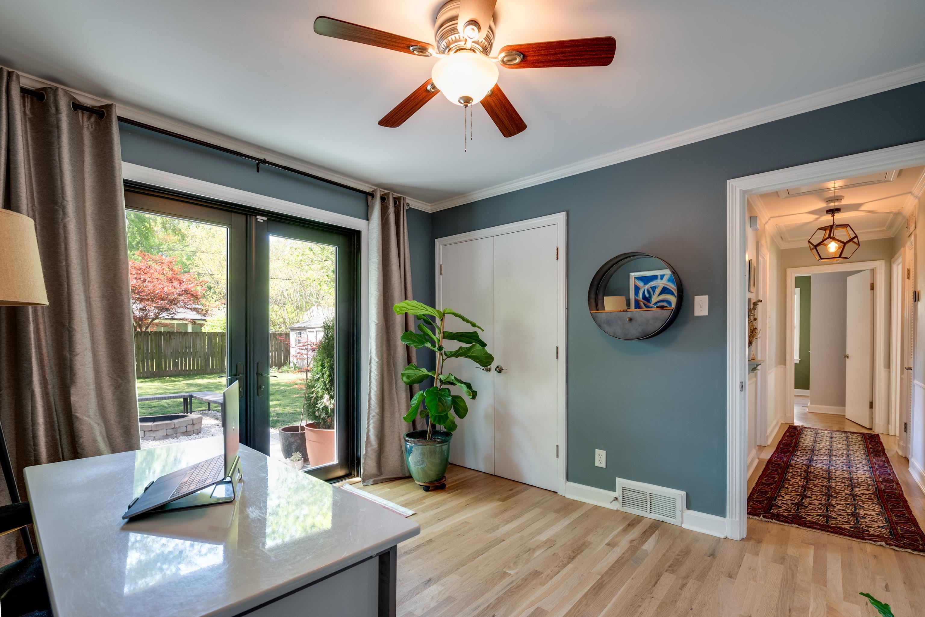 1089 West Perkins Road Memphis, TN 38117 - Photo 21 of 25 a living room with furniture and a large window