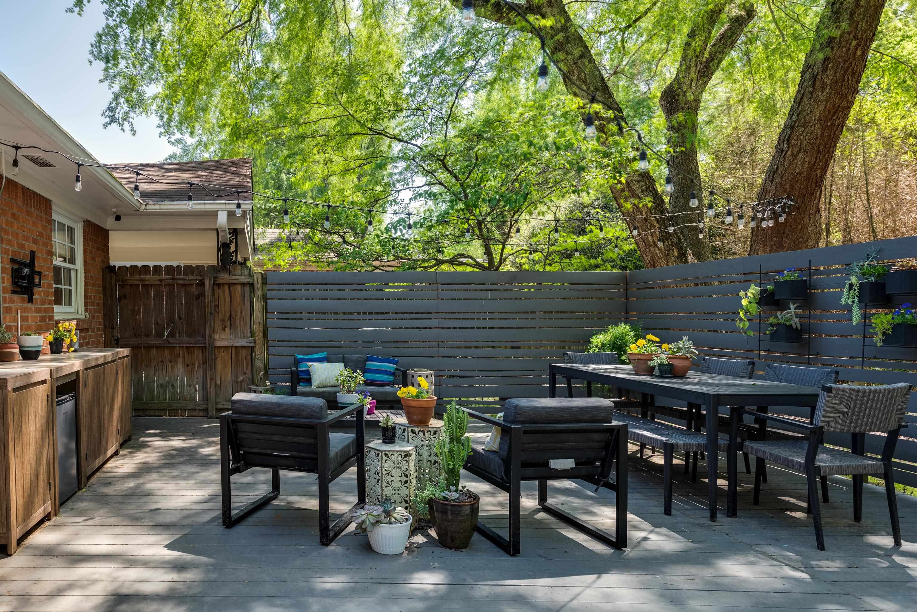 1089 West Perkins Road Memphis, TN 38117 - Photo 23 of 25 a patio with table and chairs