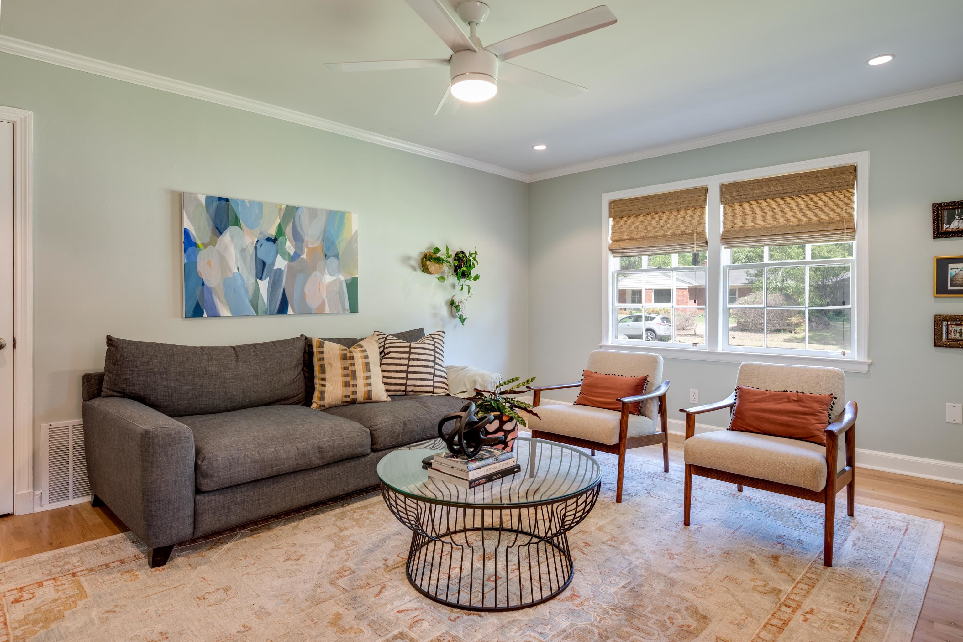 1089 West Perkins Road Memphis, TN 38117 - Photo 4 of 25 a living room with furniture and a window