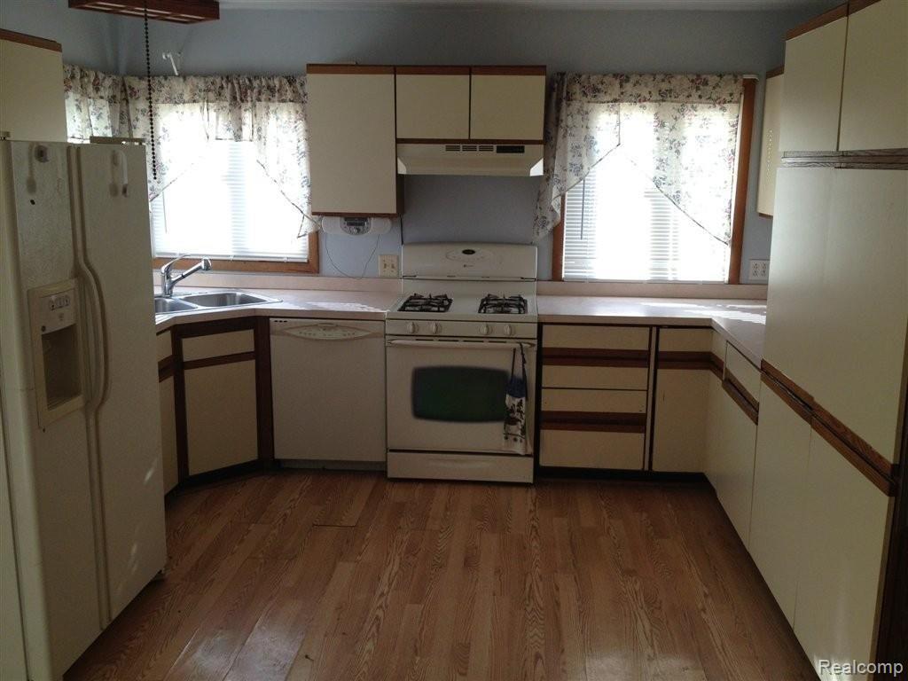 181 Biltmore Street Inkster, MI 48141 - Photo 3 of 7 KITCHEN