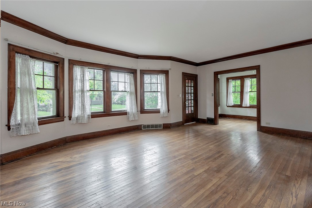 16716 Kenyon Road Cleveland, OH 44120 - Photo 7 of 35