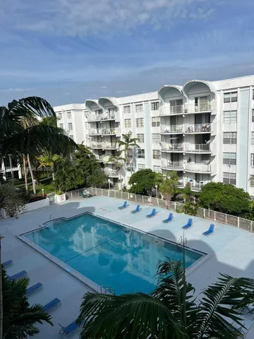 $1,650 | 492 Northwest 165th Street, Unit C514, Miami, FL 33169
