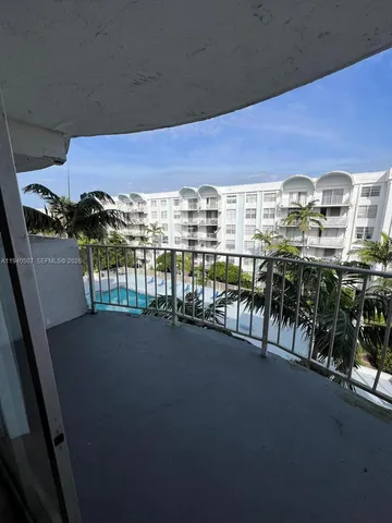 $1,650 | 492 Northwest 165th Street, Unit C514, Miami, FL 33169
