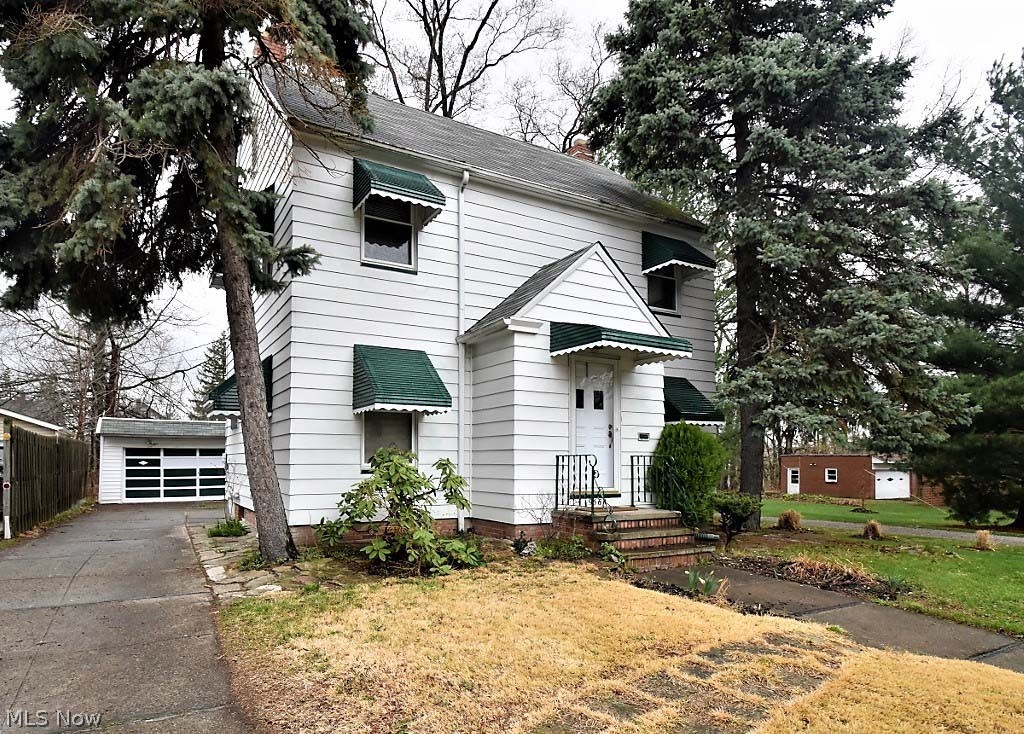 956 Woodview Road Cleveland, OH 44121 - Photo 2 of 30 Gallery Image 2