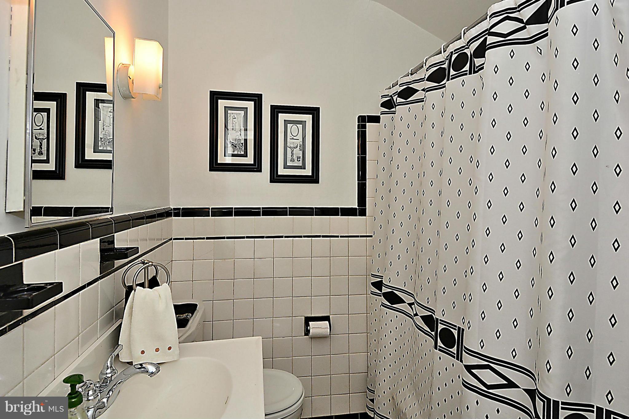 511 Marshall Road Southwest Vienna, VA 22180 - Photo 13 of 30 Bath