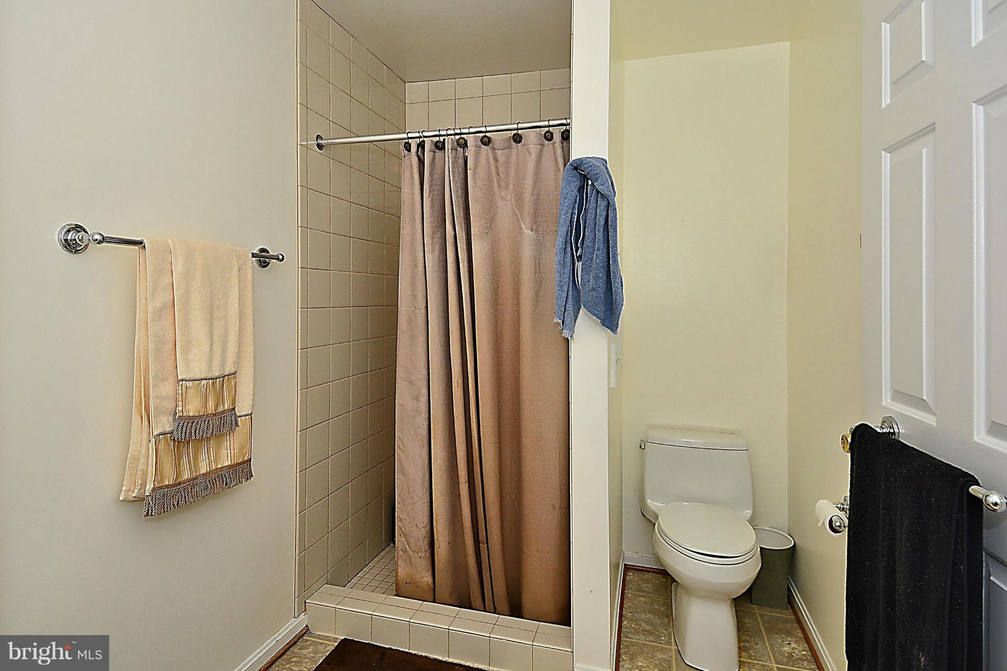 511 Marshall Road Southwest Vienna, VA 22180 - Photo 17 of 30 Bath