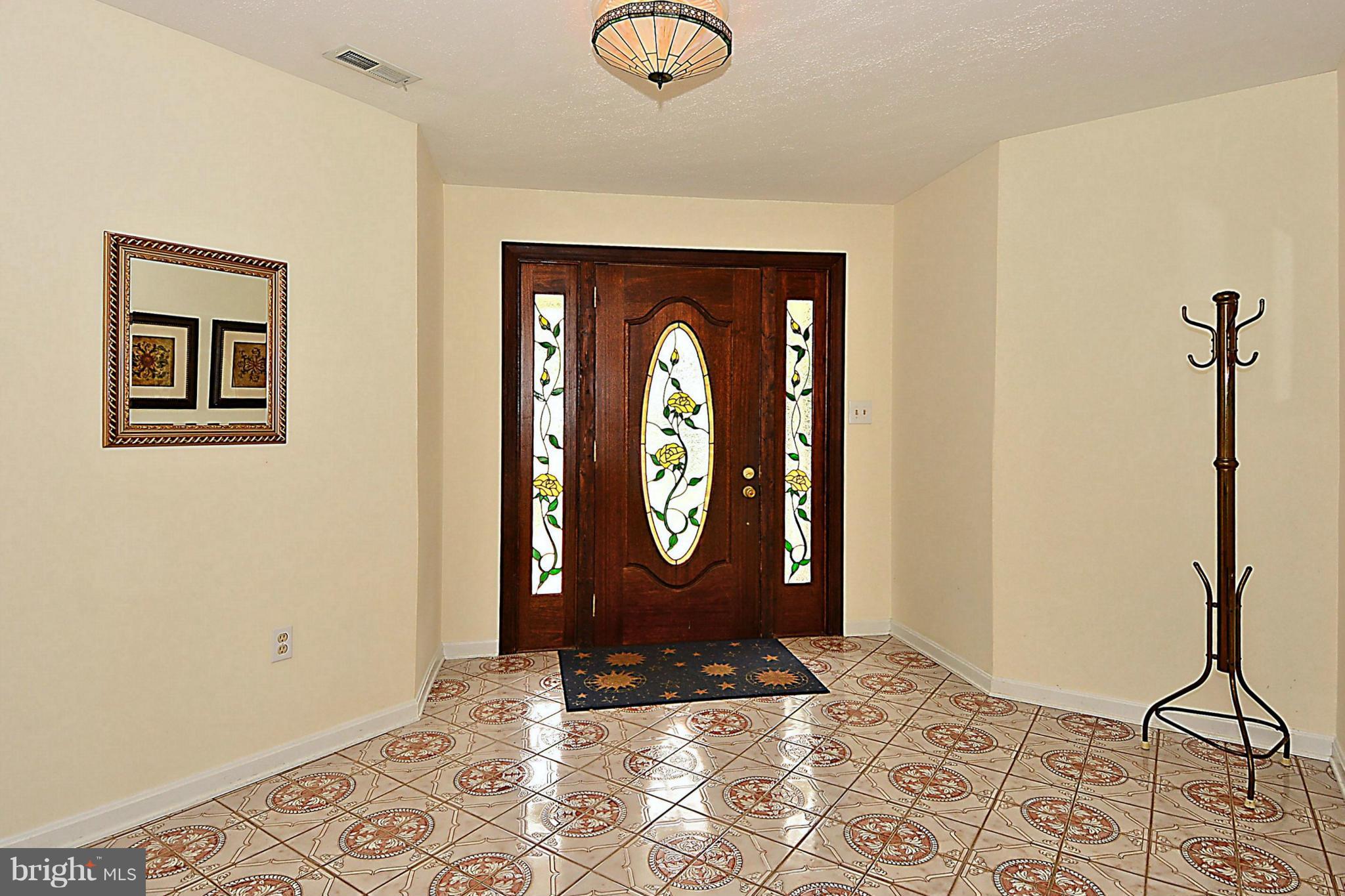 511 Marshall Road Southwest Vienna, VA 22180 - Photo 3 of 30 Interior (General)