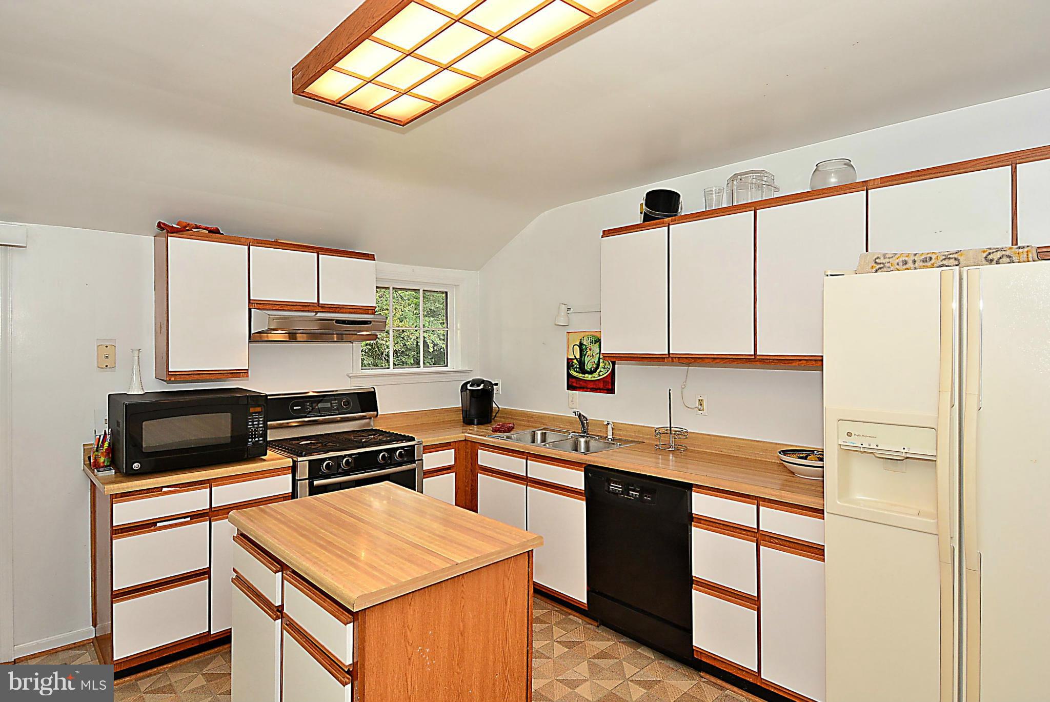 511 Marshall Road Southwest Vienna, VA 22180 - Photo 7 of 30 Kitchen