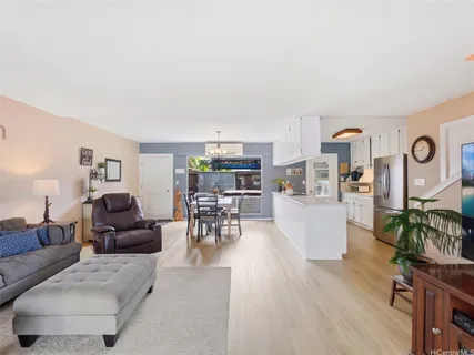 $1,695,000 | 715 Koko Isle Circle, Unit 13/1307, Honolulu, HI 96825