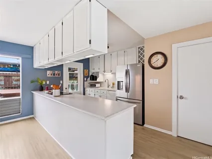 $1,695,000 | 715 Koko Isle Circle, Unit 13/1307, Honolulu, HI 96825