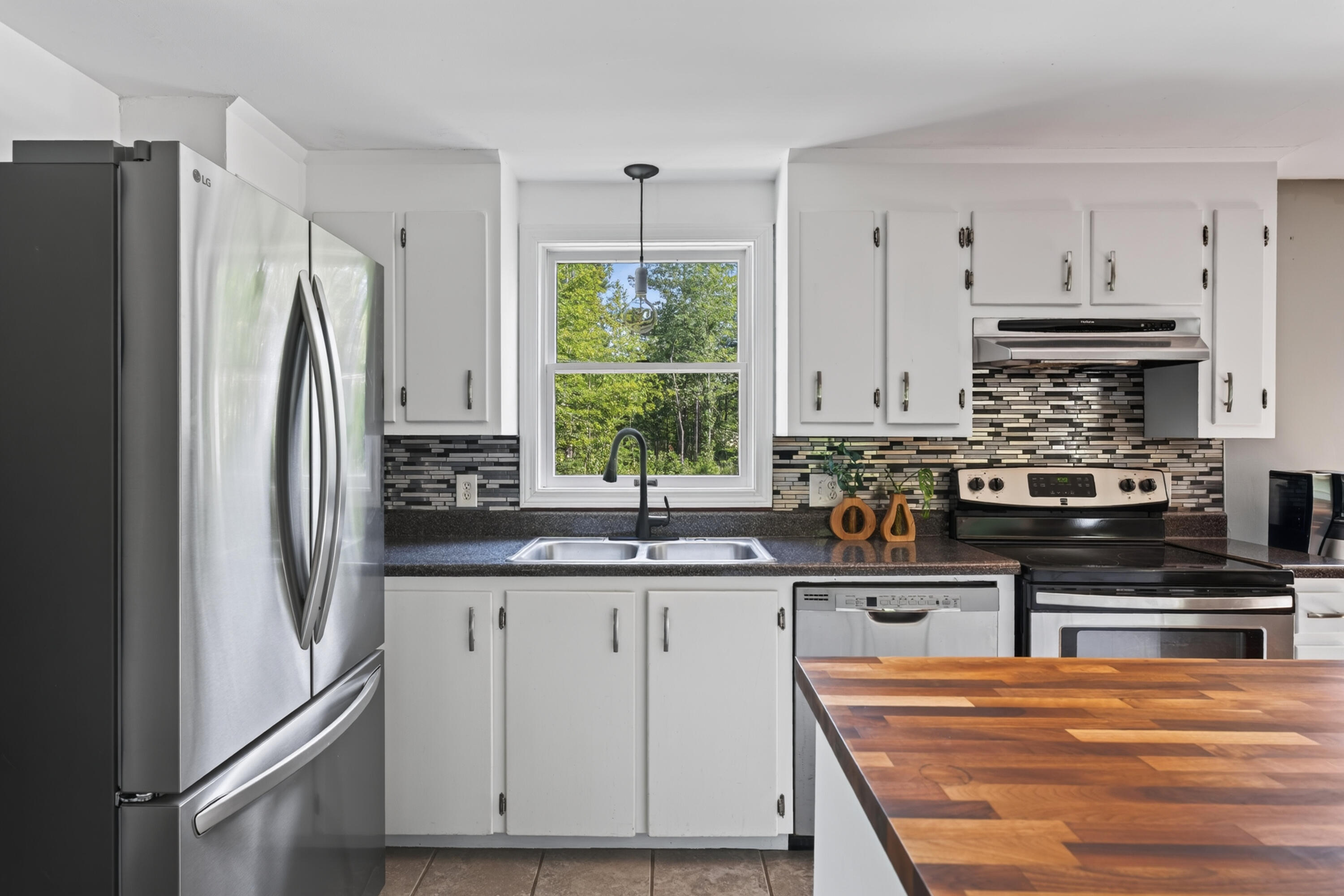 185 Yarmouth Road Gray, ME 04039 - Photo 8 of 38 29_185 Yarmouth Rd_Morneau Studios