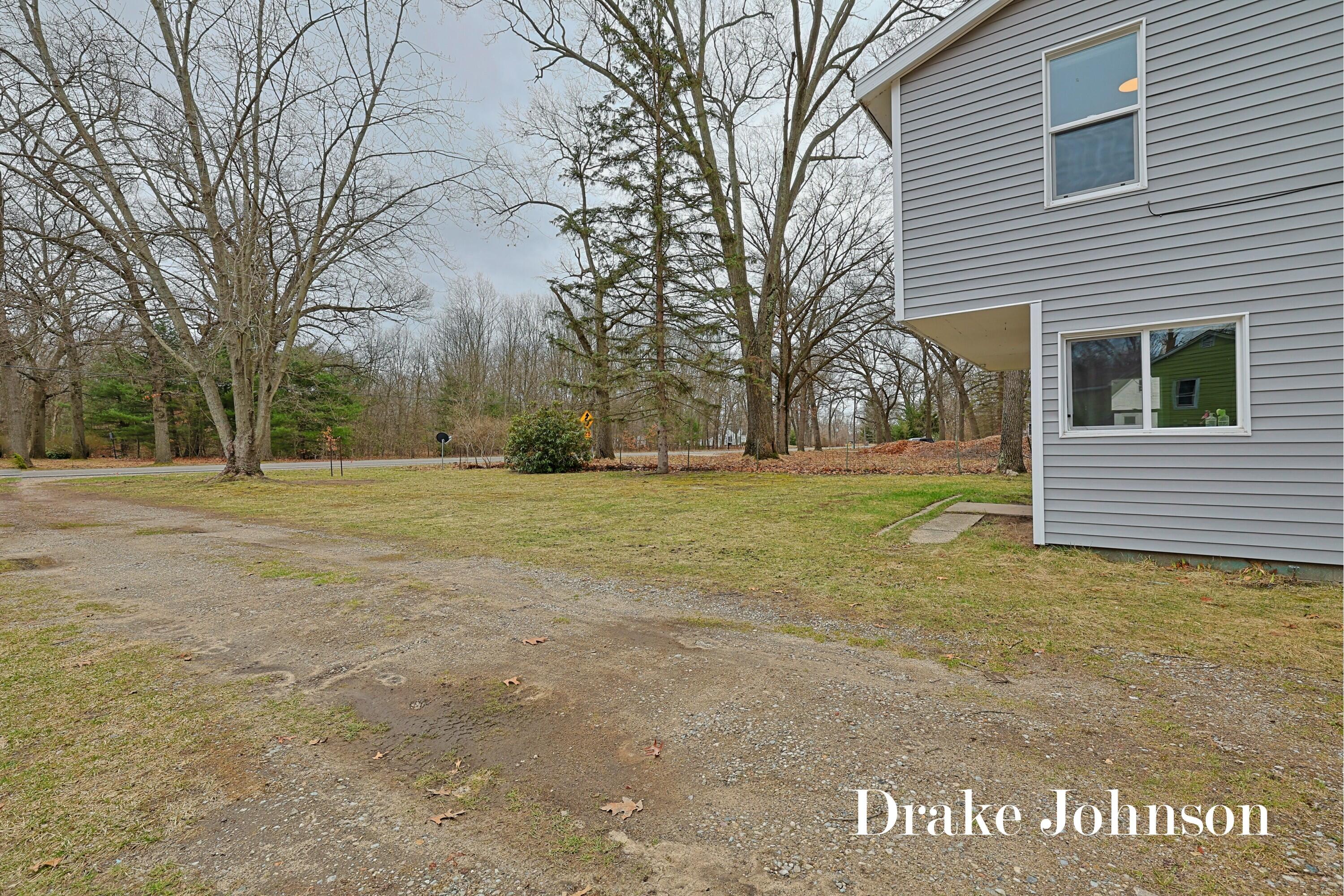 1351 Carr Road Muskegon, MI 49442 - Photo 4 of 27 IMG_0770