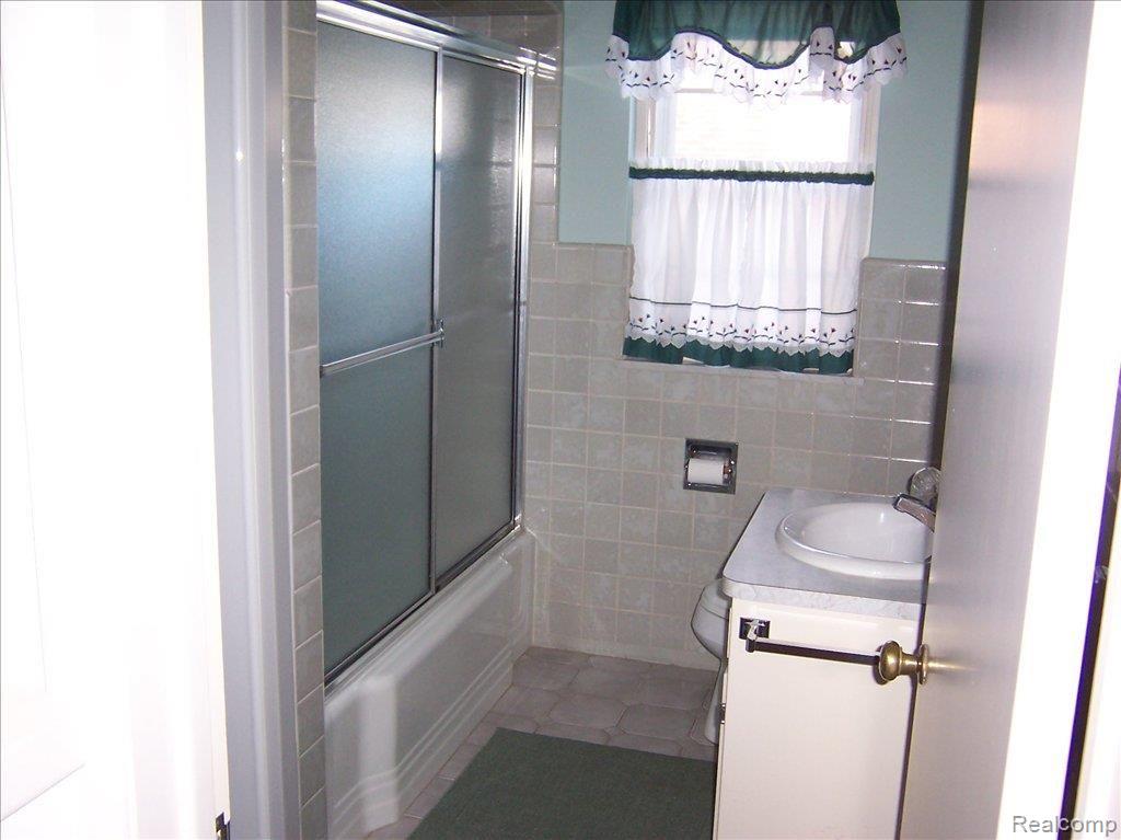 1380 Torrey Road Grosse Pointe, MI 48236 - Photo 12 of 20 1380 Torrey 012
