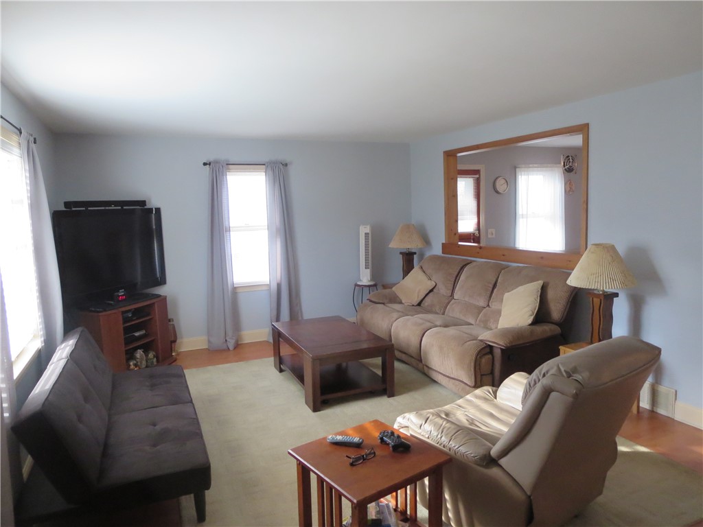 114 Holcroft Road Rochester, NY 14612 - Photo 13 of 42