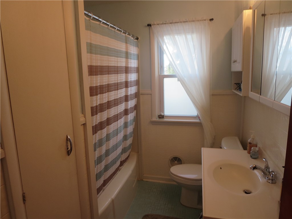 114 Holcroft Road Rochester, NY 14612 - Photo 19 of 42