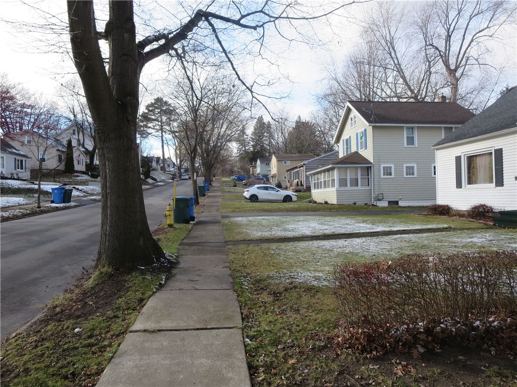 114 Holcroft Road Rochester, NY 14612 - Photo 3 of 42