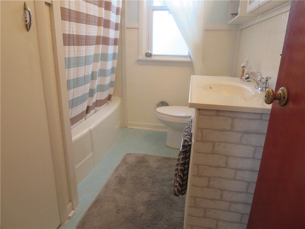 114 Holcroft Road Rochester, NY 14612 - Photo 33 of 42