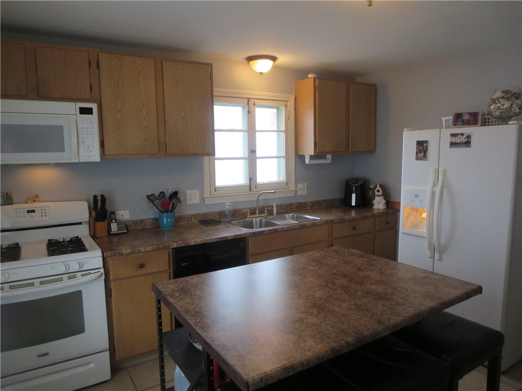 114 Holcroft Road Rochester, NY 14612 - Photo 8 of 42