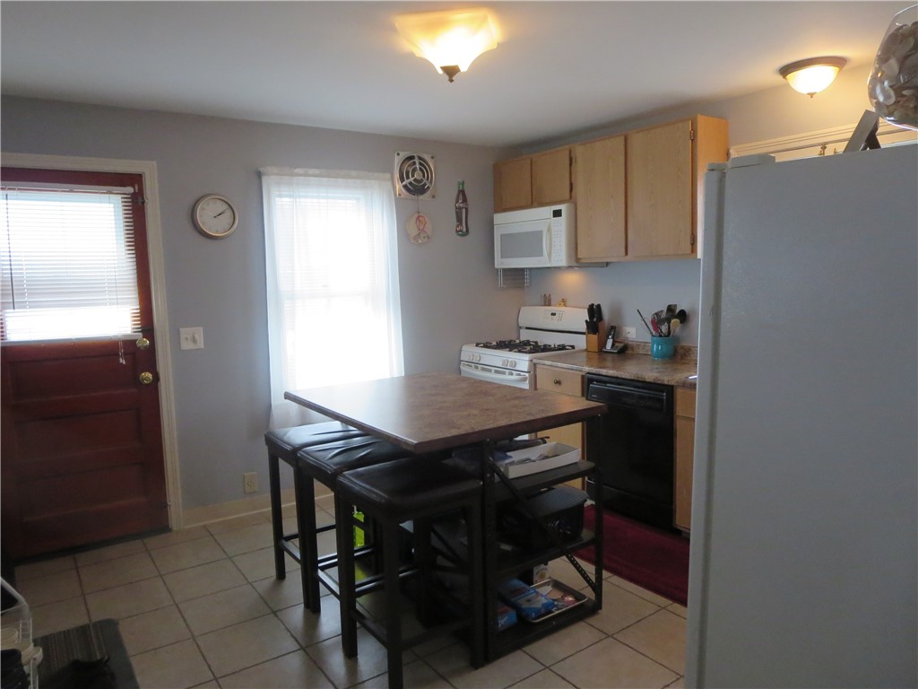 114 Holcroft Road Rochester, NY 14612 - Photo 9 of 42