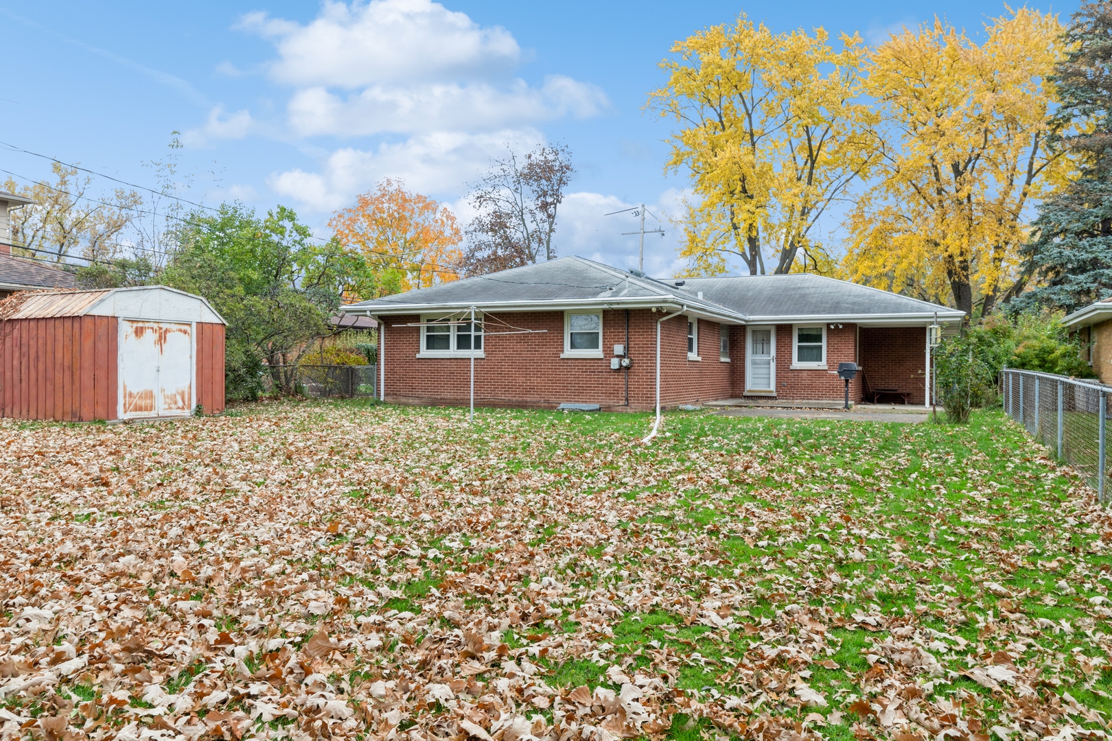 1108 Tyrell Avenue Park Ridge, IL 60068 - Photo 29 of 32 a front view of a house with a garden