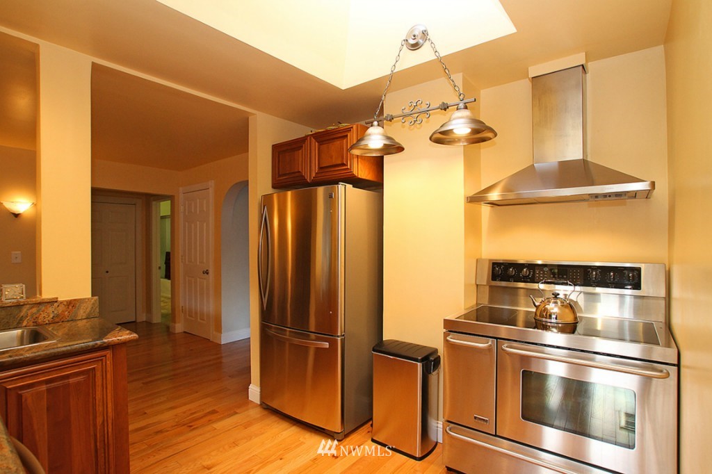 720 Caspers Street Edmonds, WA 98020 - Photo 2 of 14 Gallery Image 2