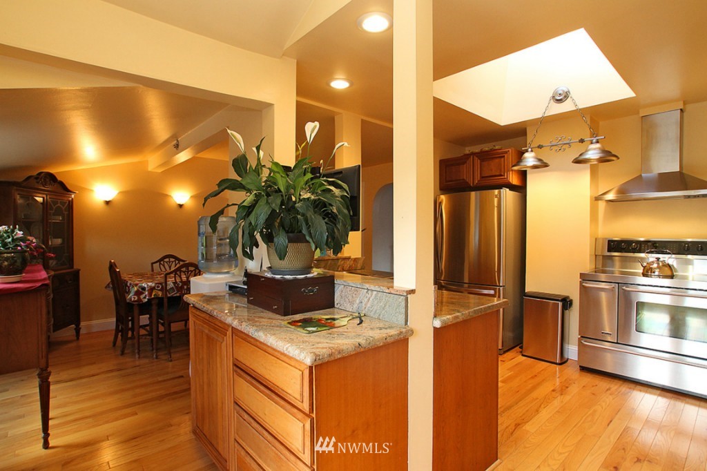 720 Caspers Street Edmonds, WA 98020 - Photo 3 of 14 Gallery Image 3
