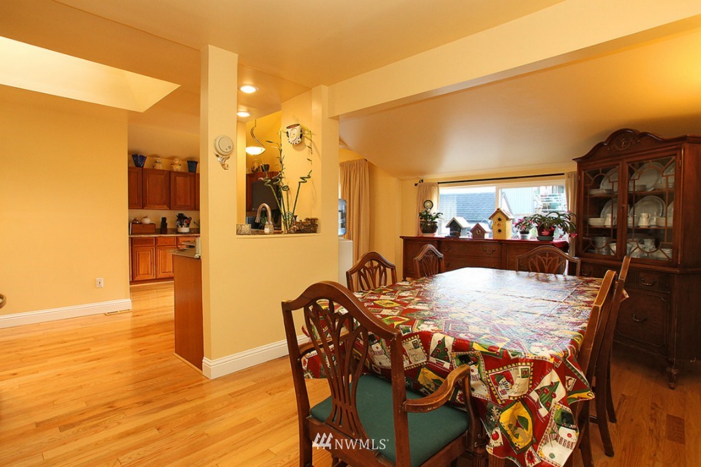 720 Caspers Street Edmonds, WA 98020 - Photo 4 of 14 Gallery Image 4