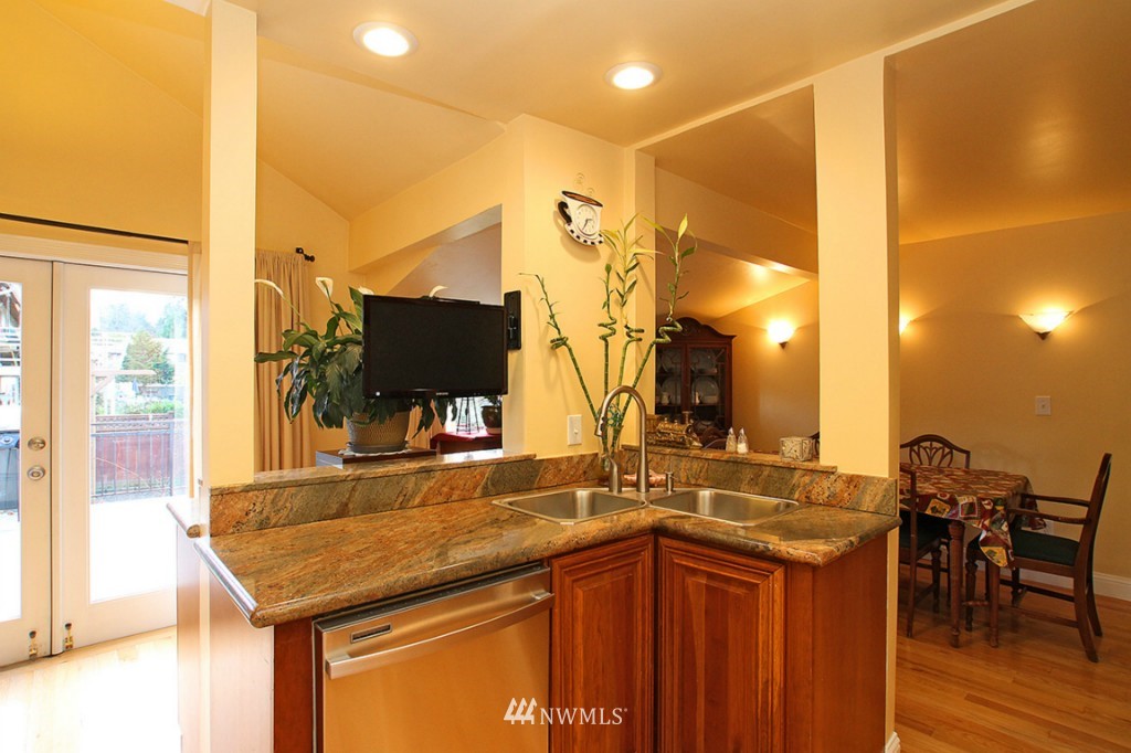 720 Caspers Street Edmonds, WA 98020 - Photo 5 of 14 Gallery Image 5