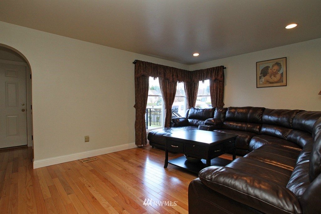 720 Caspers Street Edmonds, WA 98020 - Photo 9 of 14 Gallery Image 9