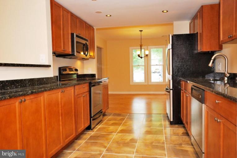 163 North Cottage Road Sterling, VA 20164 - Photo 2 of 14 Kitchen