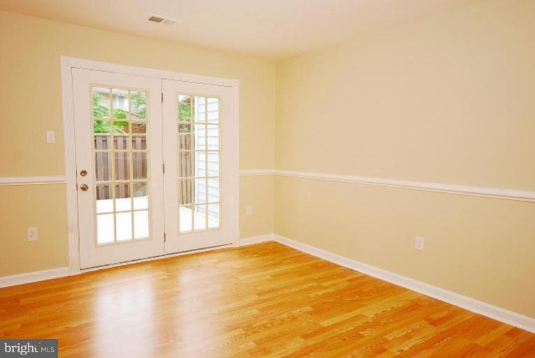 163 North Cottage Road Sterling, VA 20164 - Photo 6 of 14 Living Room
