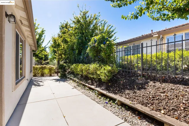 $370,000 | 617 Twin Lakes Lane, Rio Vista, CA 94571