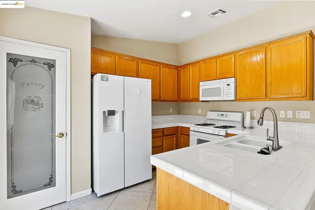 $370,000 | 617 Twin Lakes Lane, Rio Vista, CA 94571