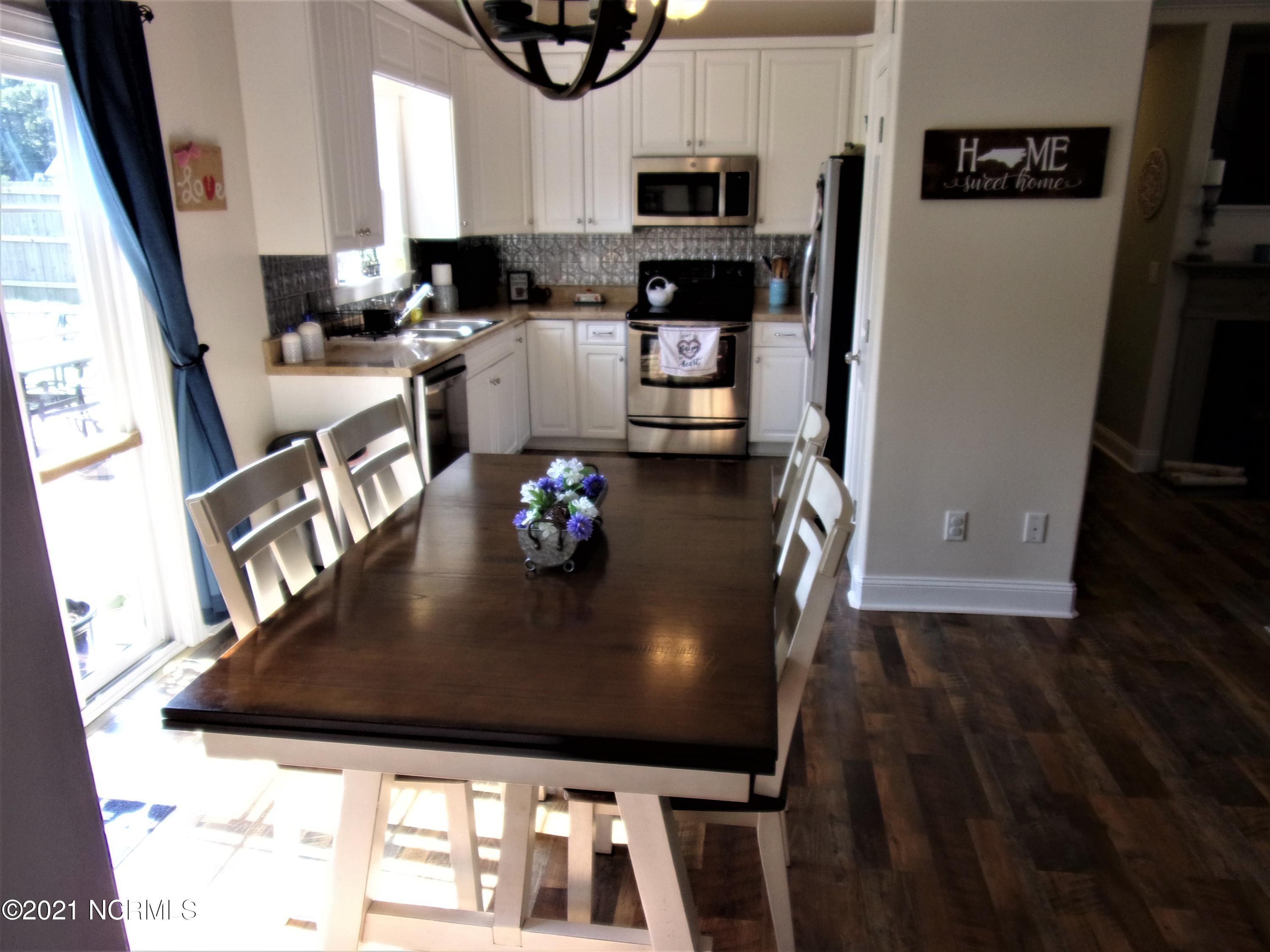 103 Pecan Ridge Drive New Bern, NC 28562 - Photo 8 of 32 View from dining room to kitchen