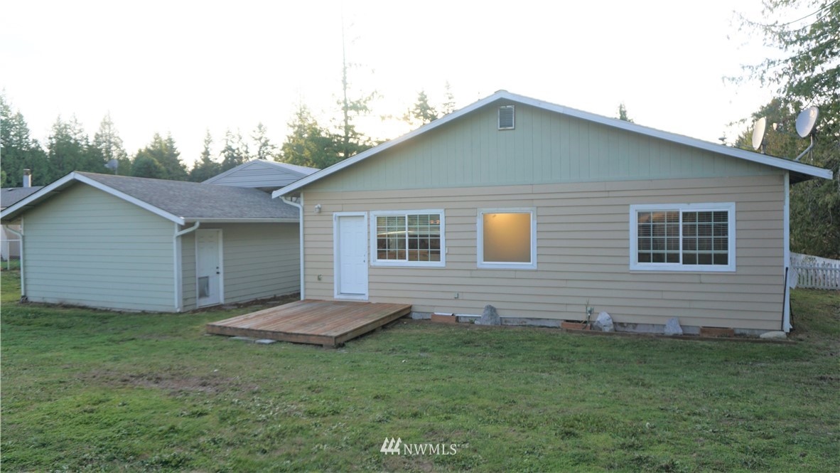 21 Mussel Beach Road Sequim, WA 98382 - Photo 2 of 23 Gallery Image 2