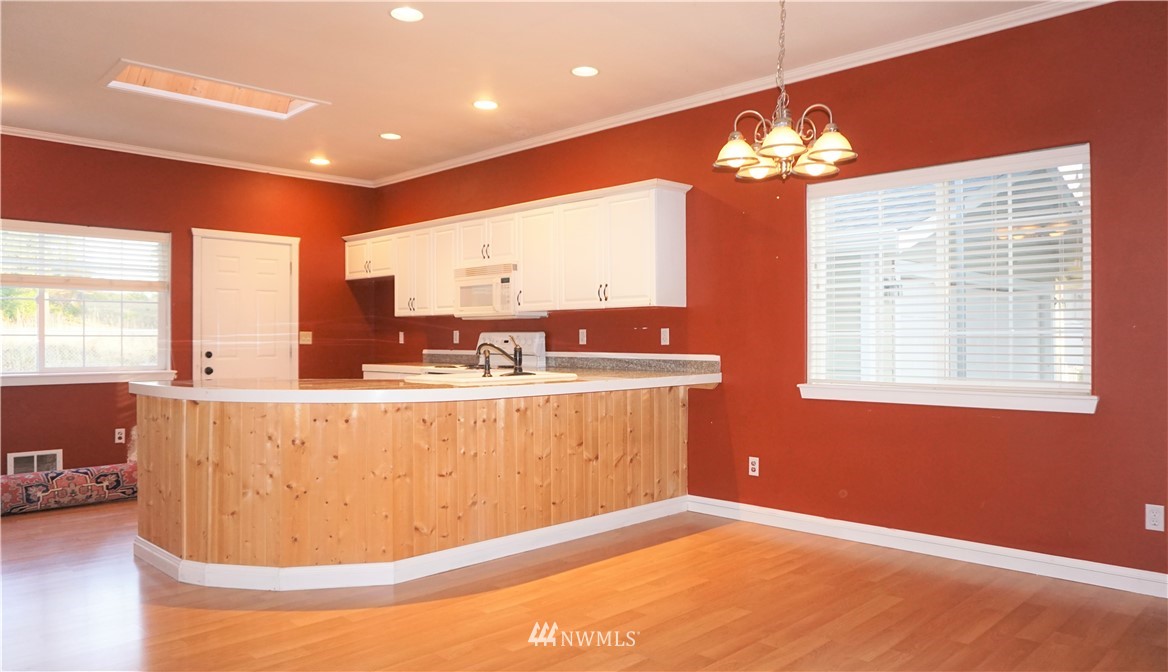 21 Mussel Beach Road Sequim, WA 98382 - Photo 7 of 23 Gallery Image 7
