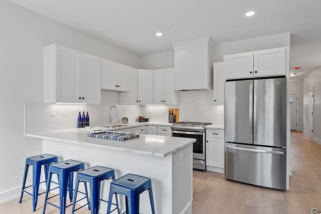 100 Albion Road, Unit 401 Bedford, MA 01730 - Photo 2 of 41 Gallery Image 2