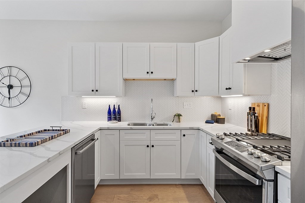 100 Albion Road, Unit 401 Bedford, MA 01730 - Photo 3 of 41 Gallery Image 3