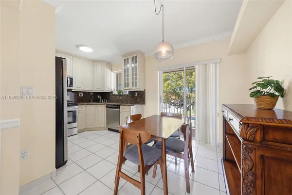 $2,300 | 6997 West 29th Avenue, Unit 202, Hialeah, FL 33018
