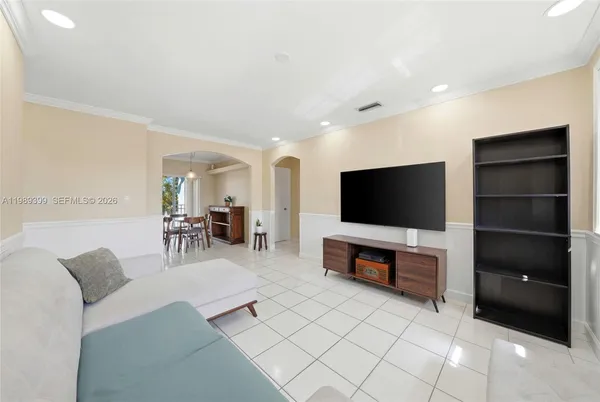 $2,300 | 6997 West 29th Avenue, Unit 202, Hialeah, FL 33018
