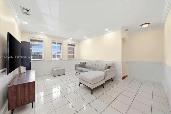 $2,300 | 6997 West 29th Avenue, Unit 202, Hialeah, FL 33018