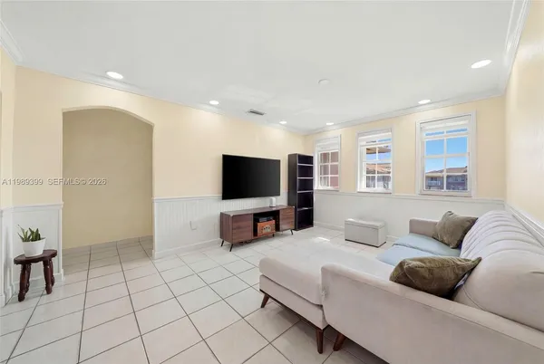 $2,300 | 6997 West 29th Avenue, Unit 202, Hialeah, FL 33018